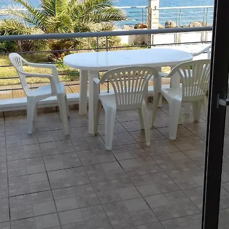 3 Bedrooms House At 100 M Away From The Beach With Sea View And Furnished Balcony Dom wakacyjny
